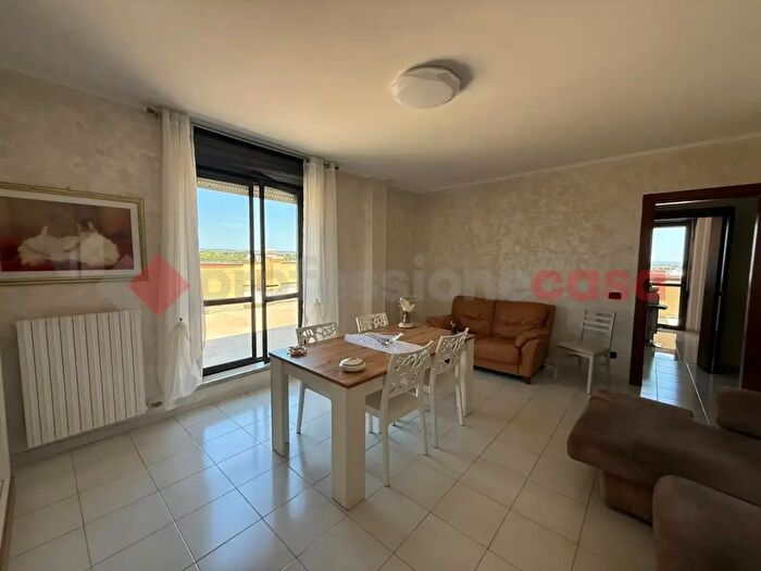 Appartamento con 5 locali in vendita in Piazza Sandro Pertini, Taranto
