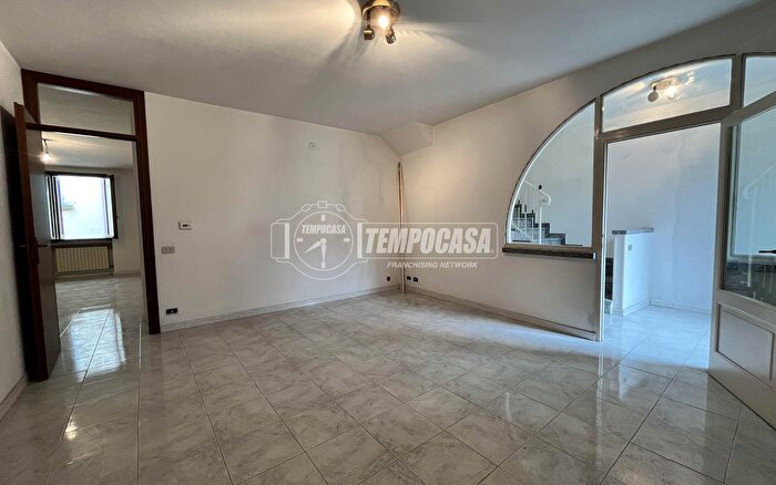 Casa trilocale in vendita in Via San Michele, Monticello Brianza