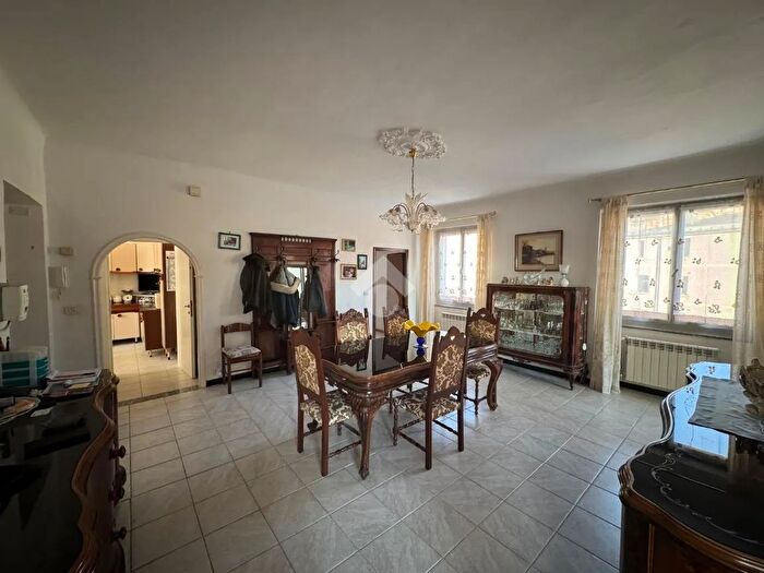 Appartamento con 5 locali in vendita in Via Fratelli Bronzetti, Genova