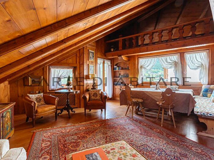 Appartamento con 6 locali in affitto in VIA RINALDO MENARDI, Centro, Cortina dAmpezzo