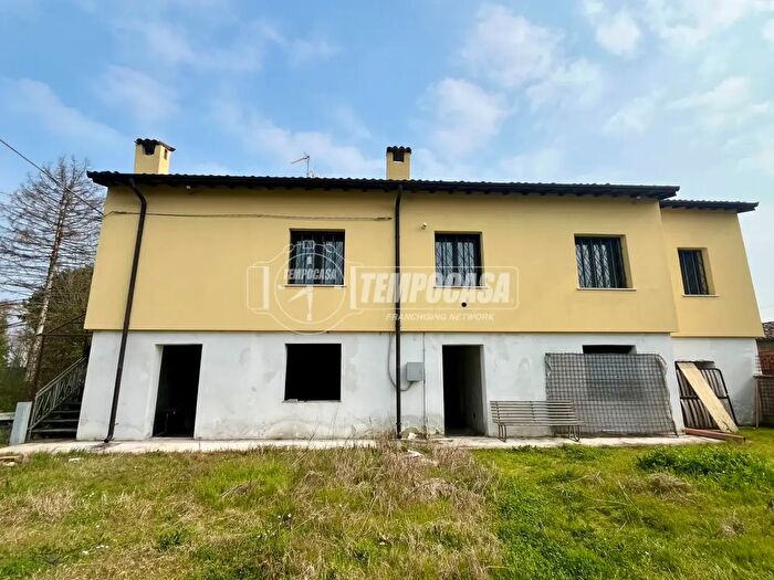 Casa con 6 locali in vendita in Via Canalazzo San Martino, San Prospero