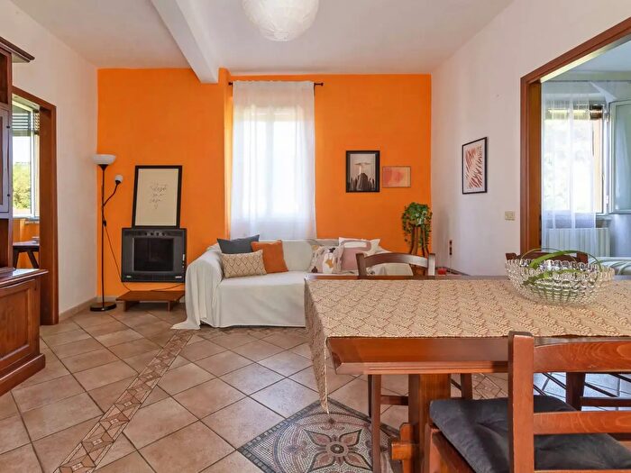 Appartamento trilocale in vendita in Via Gate, Leggiuno