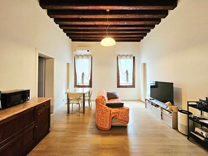 Appartamento bilocale in affitto in Viale Fiume, Centro Storico, Este