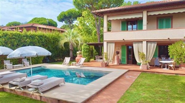 Casa con 5 locali in affitto in Forte Dei Marmi