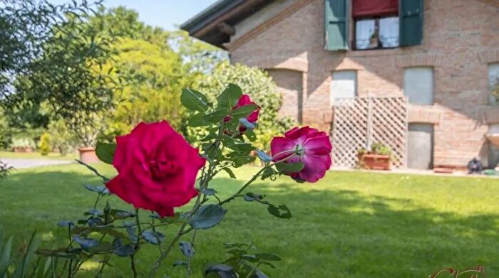 Casa con 6 locali in vendita in Via Francesco Ossi Copparo Ferrara, Copparo