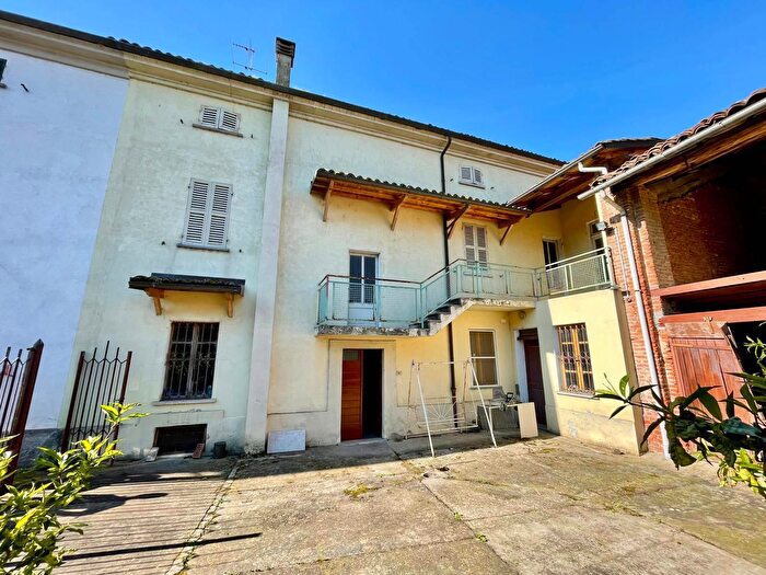 Casa con 9 locali in vendita in Via a Gramsci, Sezzadio