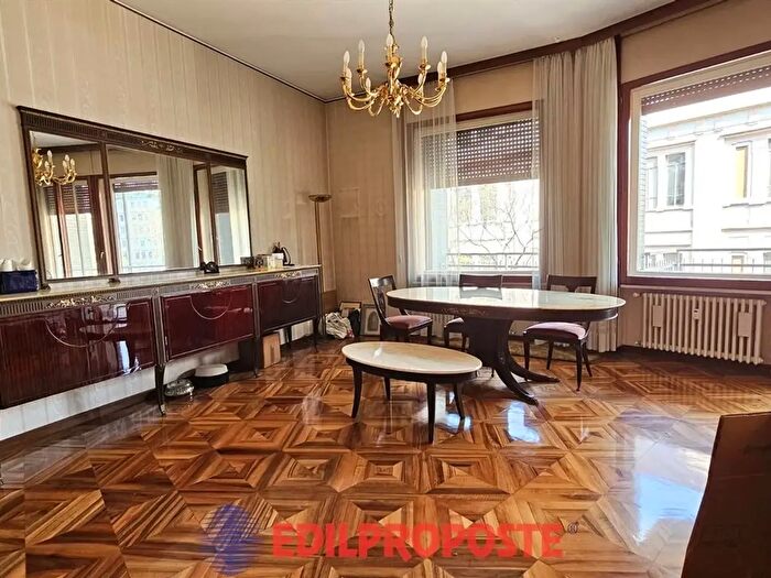 Appartamento quadrilocale in vendita in Viale Montello, Milano