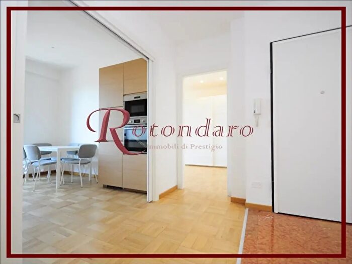 Appartamento trilocale in affitto in Corso Magenta, Milano