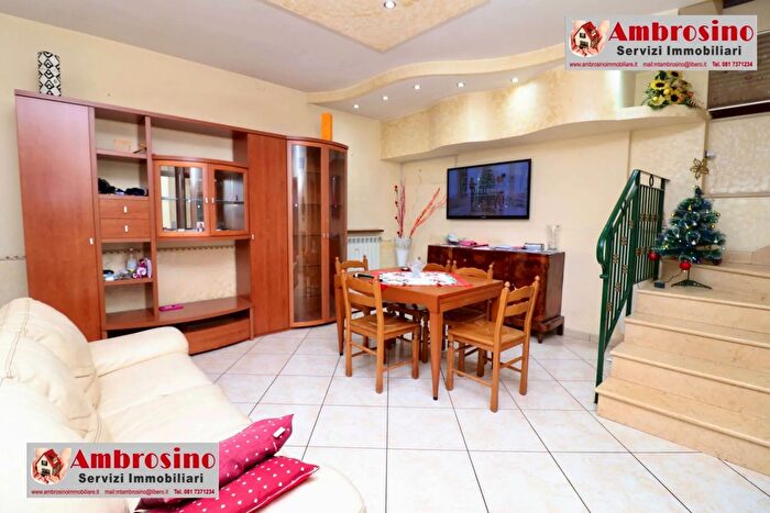 Appartamento con 5 locali in vendita in Via Don Luigi Sturzo, Orta Di Atella