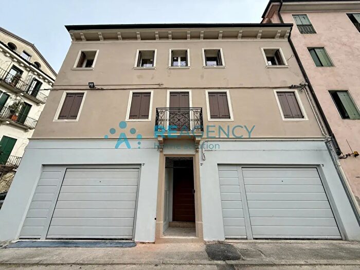 Appartamento trilocale in vendita in Contra della Fossetta, Vicenza