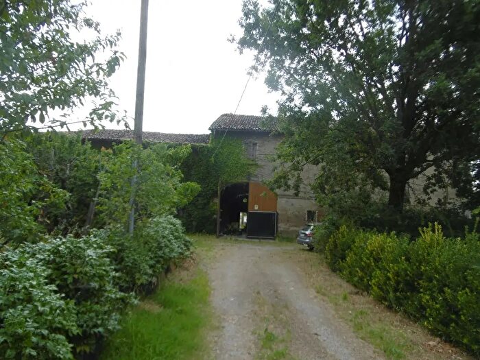 Casa con 15 locali in vendita in Bagnolo In Piano