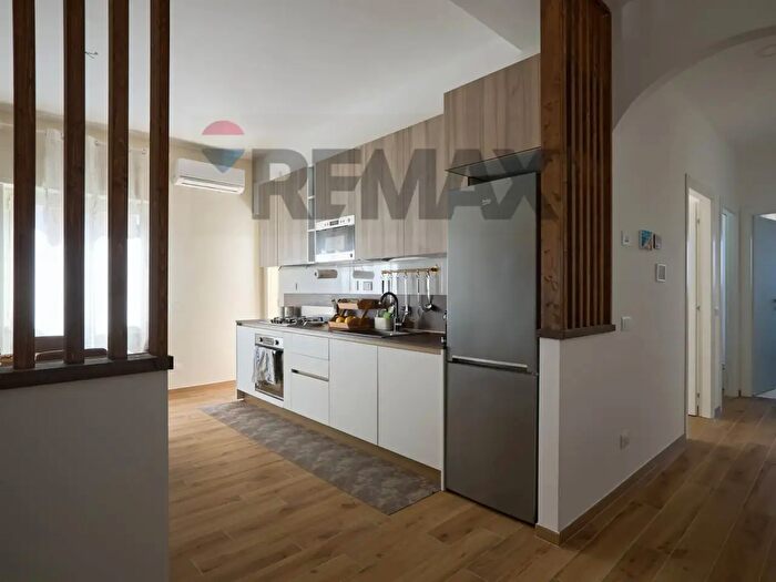 Appartamento trilocale in vendita in Via di Casa Calda, Roma