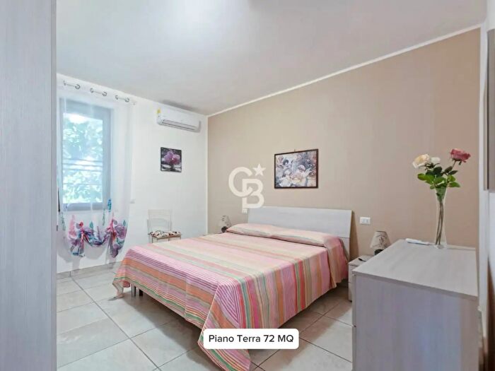 Casa con 12 locali in vendita in Bolsena