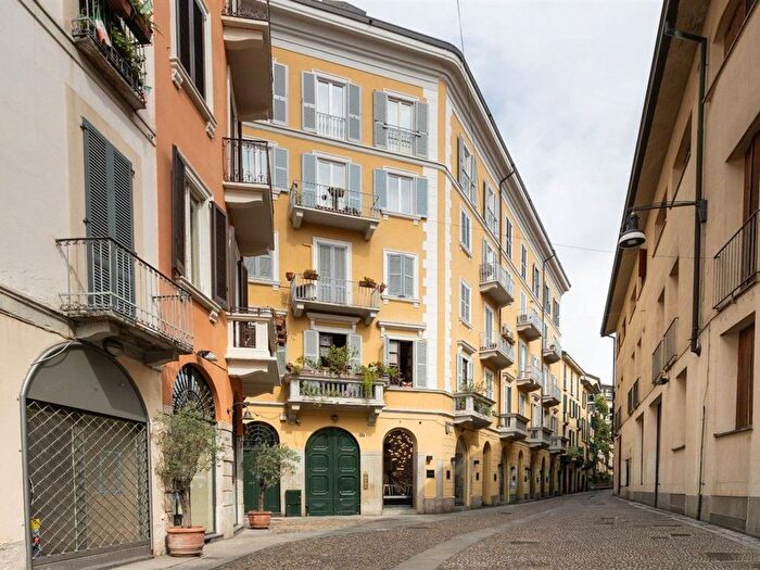 Appartamento bilocale in affitto in Via Madonnina, Brera, Milano