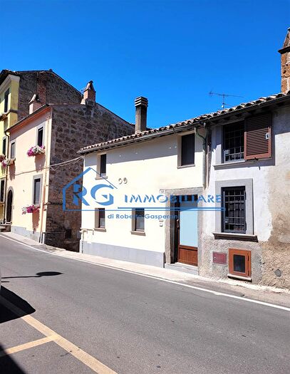 Casa trilocale in vendita in Via Fidanza, Bagnoregio