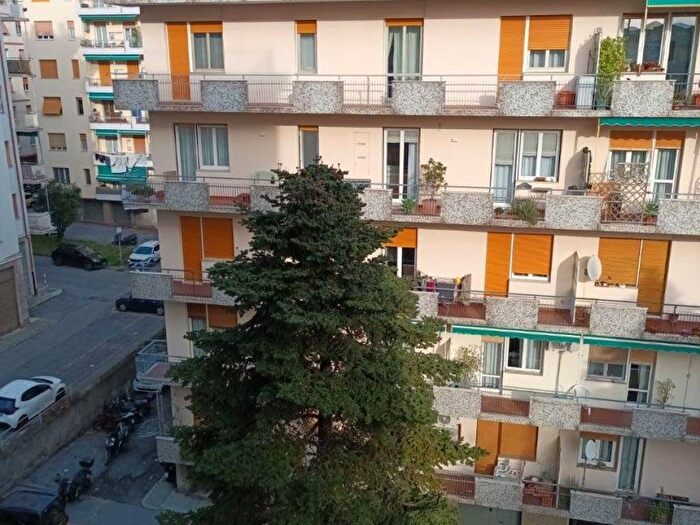 Appartamento trilocale in affitto in Via della Maona, Pegli, Genova