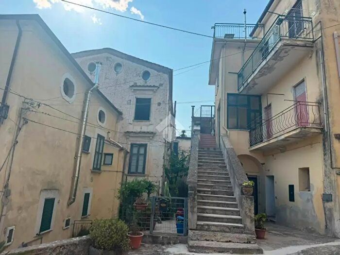 Casa con 6 locali in vendita in Via Ten Raffaele Iacuzio, Giffoni Sei Casali