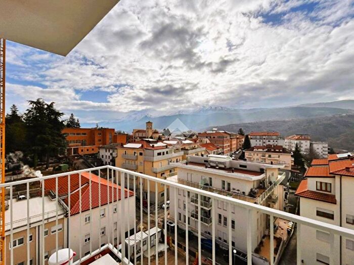 Appartamento trilocale in affitto in PIAZZALE PASQUALE PAOLI, Villa Comunale, LAquila