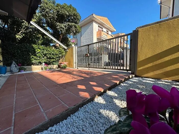 Casa con 5 locali in vendita in Viareggio