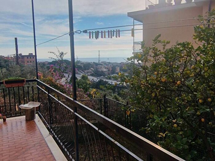 Appartamento trilocale in affitto in Via Pianeletti, Quarto, Genova