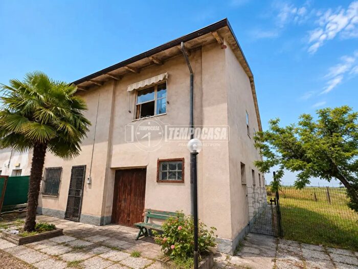 Appartamento quadrilocale in vendita in Via Imperiale, Mirandola