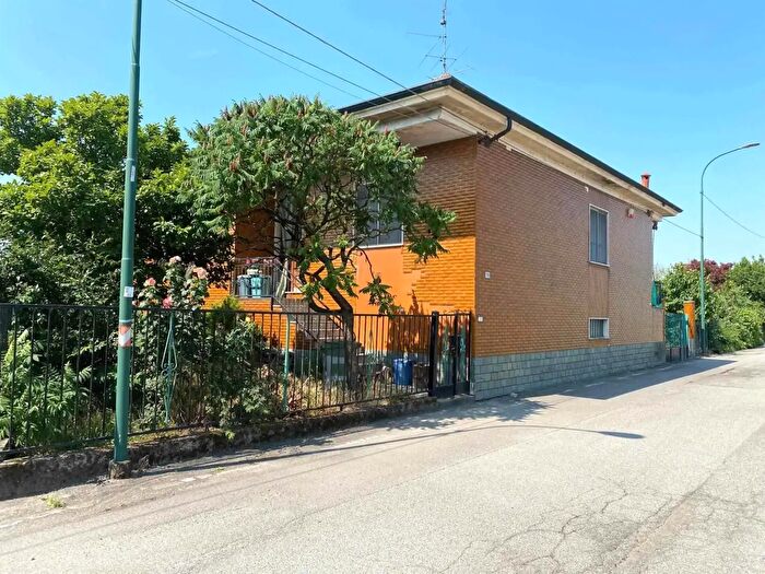 Casa con 5 locali in vendita in Via Silvio Pellico, Caresana