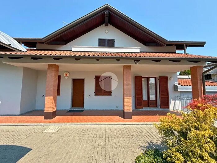 Casa quadrilocale in vendita in Via Felice Tavallini, Borgo Vercelli