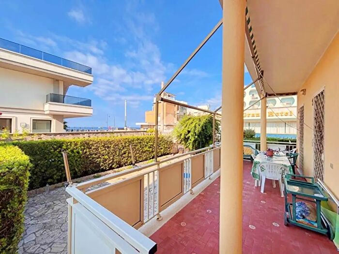 Appartamento trilocale in vendita in Via Mantova, Anzio