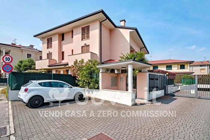 Appartamento trilocale in vendita in Via Giovanni Falcone, Limido Comasco