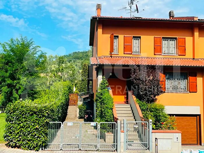 Casa con 6 locali in vendita in Via Spinelli, Monte San Pietro