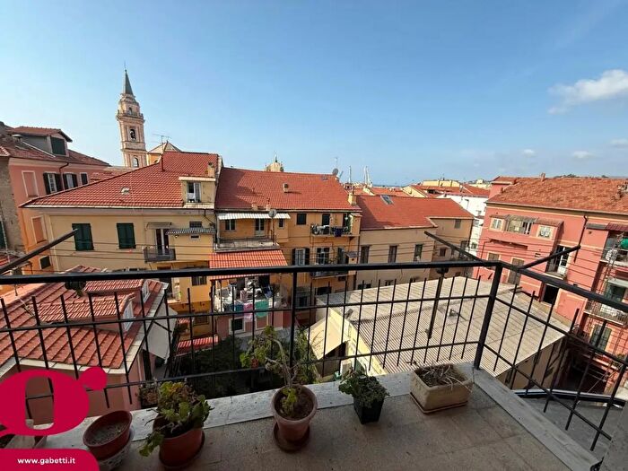 Appartamento trilocale in vendita in Via Giacomo Agnesi Snc, Imperia