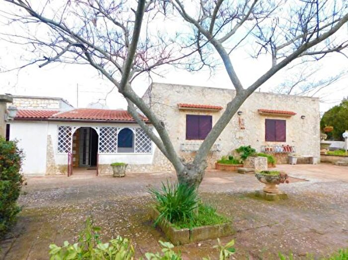 Casa con 6 locali in vendita in Viale del Vento, Martina Franca