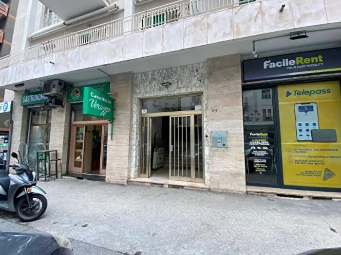 Appartamento trilocale in vendita in Via Pietro Mascagni, Napoli