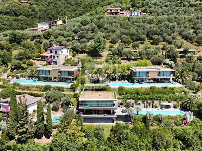 Casa con 10 locali in vendita in Via Panoramica, Gardone Riviera