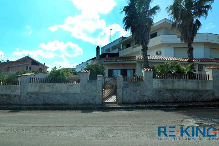 Casa con 10 locali in vendita in PresicceAcquarica