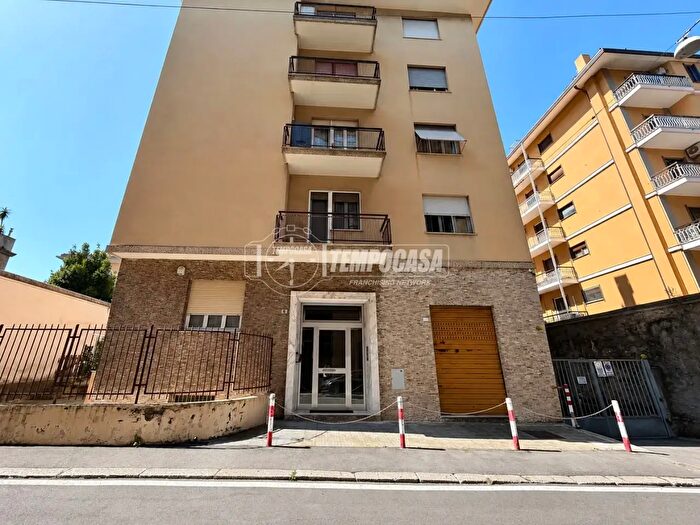 Appartamento trilocale in vendita in Via Ettore Cadenaccio, Genova