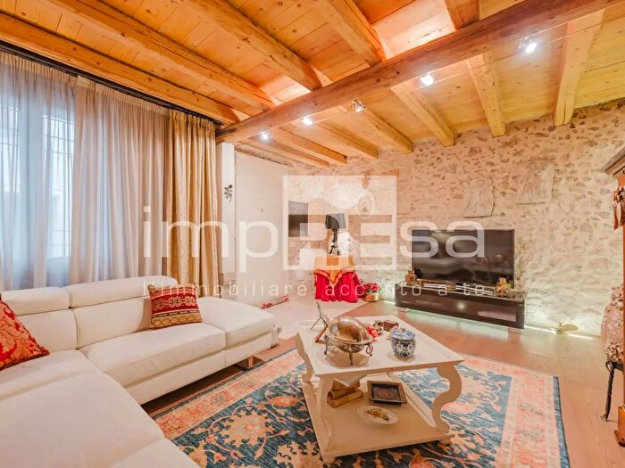 Casa con 7 locali in vendita in Via Giuseppe Lazzarin, Conegliano