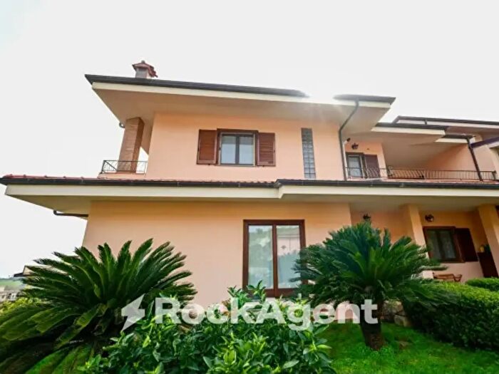 Casa con 5 locali in vendita in Via Philadelphia, Satriano