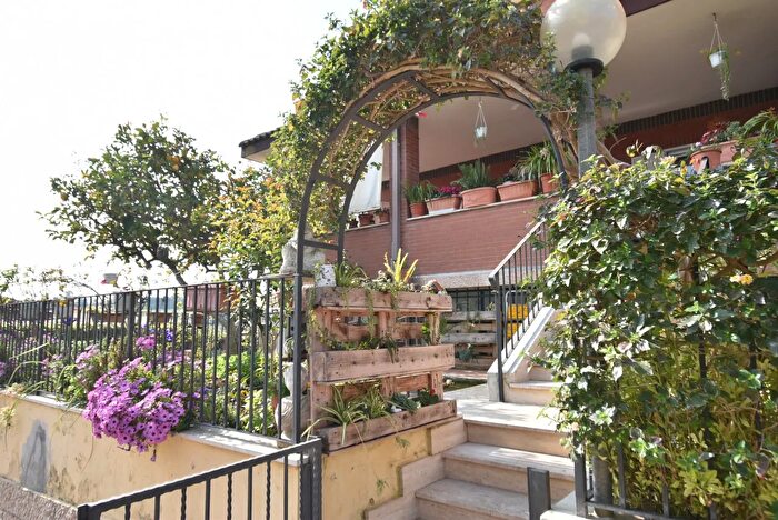 Casa con 5 locali in vendita in Via delle Moratelle, Roma
