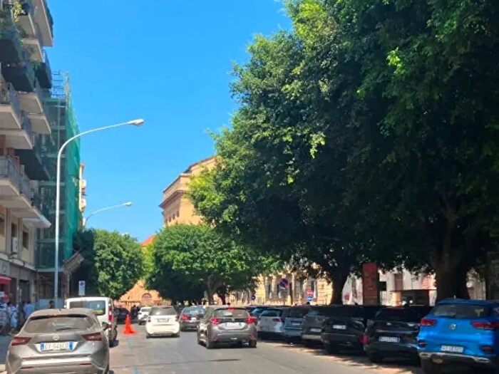 Appartamento con 5 locali in affitto in Via Volturno, Palermo