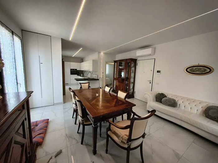 Appartamento quadrilocale in vendita in Via Raffaele Adimari, Rimini
