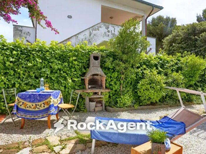 Casa con 6 locali in vendita in Via Domenico Francesco Falcucci, Livorno