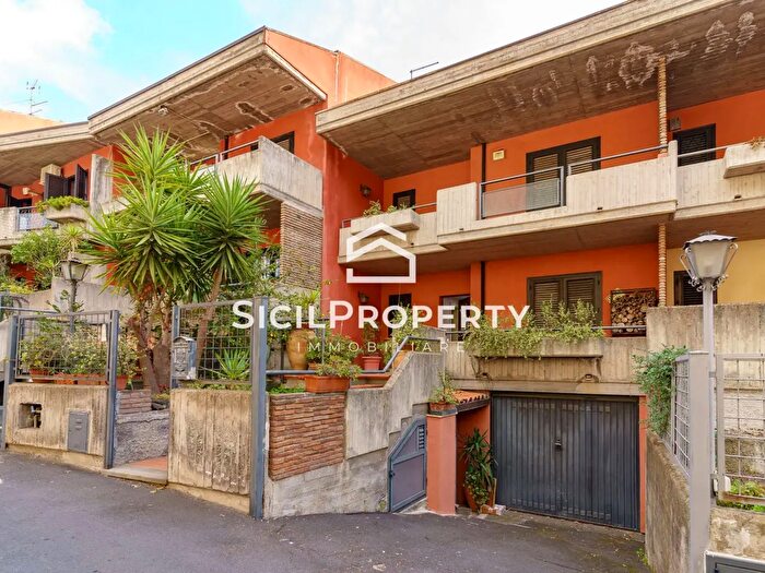 Casa con 7 locali in vendita in Via Ulisse, Aci Catena