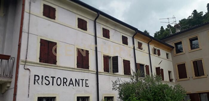 Casa con 20 locali in vendita in Via Rì, Tregnago