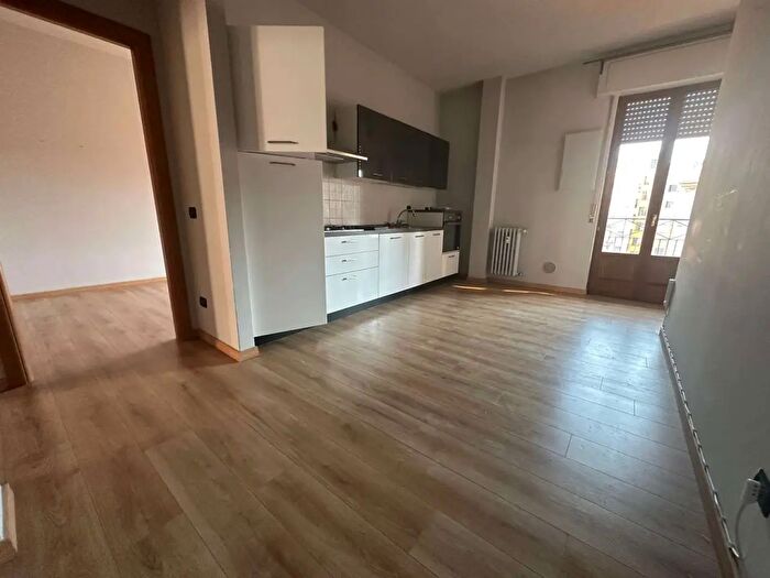 Appartamento trilocale in affitto in Via Piacenza, Milano