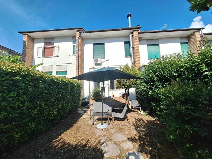 Casa con 6 locali in vendita in San Severino Marche