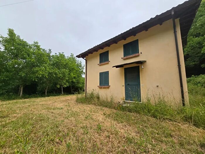 Casa trilocale in vendita in Via del Fosso Snc, Tornimparte
