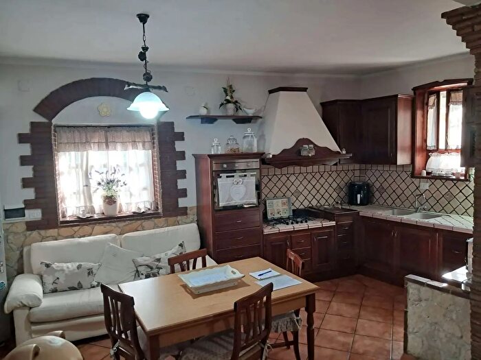 Appartamento con 5 locali in vendita in Francolise