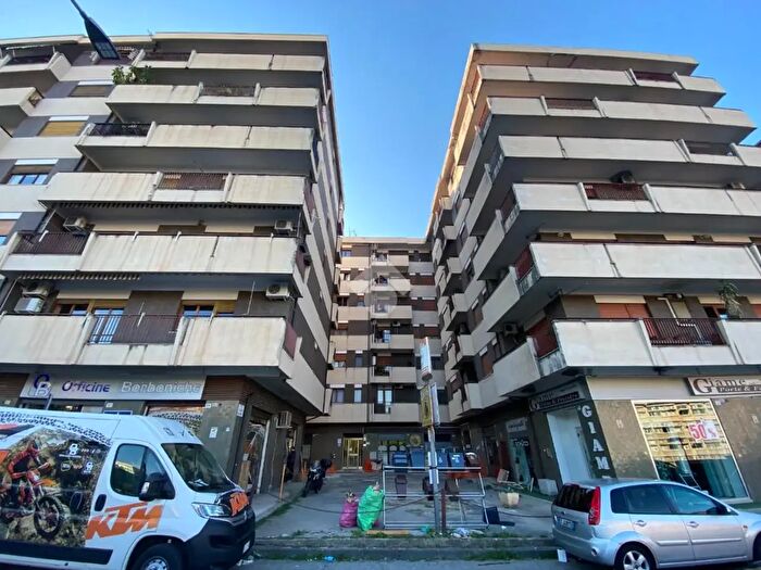 Appartamento con 5 locali in vendita in Via Edoardo E Mario Cristofaro, Cosenza