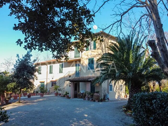 Casa con 7 locali in vendita in Via Vecchia di Montalto, Pontedera